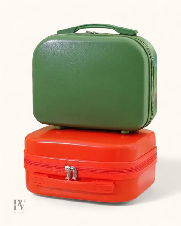 Vanity sur valise avec plusieurs compartiments de rangement